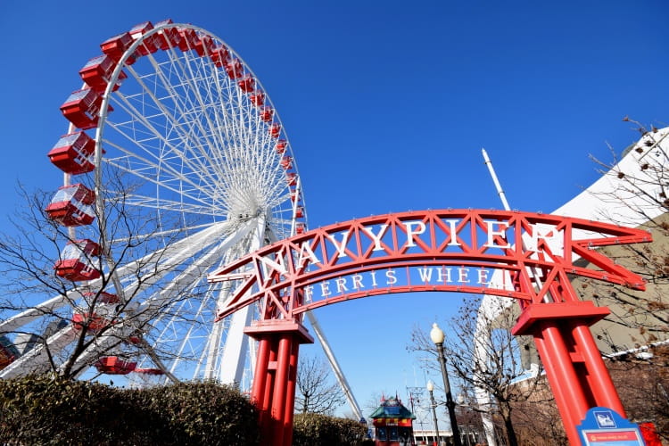the navy pier entrance in chicago